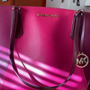 Like New Beautiful Michael Kors Purse